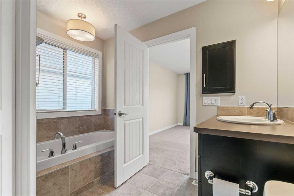 2306 Bayside Circle Sw, Airdrie, AB - Indoor Photo Showing Bathroom