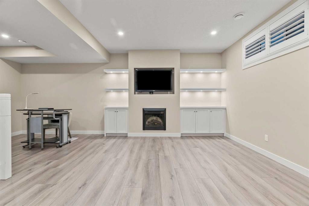 2306 Bayside Circle Sw, Airdrie, AB - Indoor With Fireplace