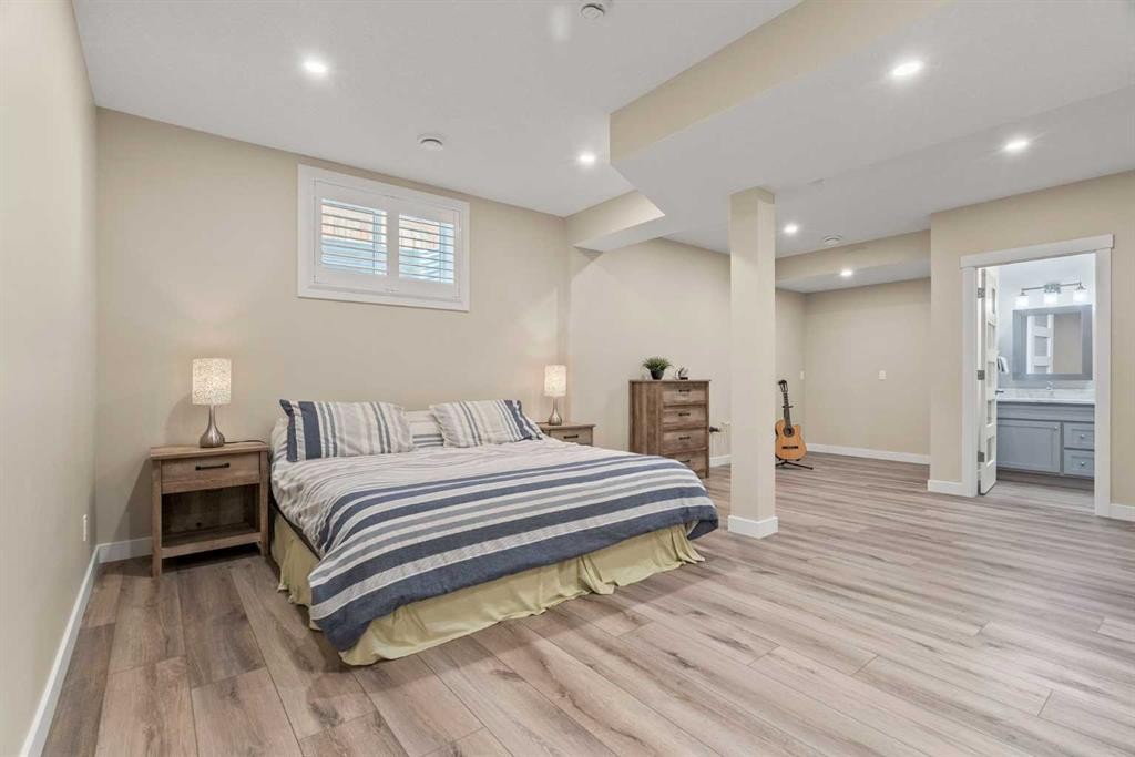 2306 Bayside Circle Sw, Airdrie, AB - Indoor Photo Showing Bedroom