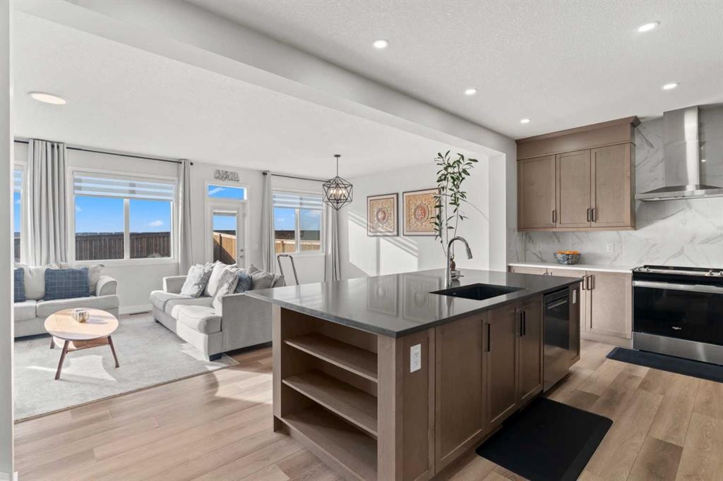 461 Corner Meadows Way Ne, Calgary, AB - Indoor Photo Showing Kitchen With Upgraded Kitchen