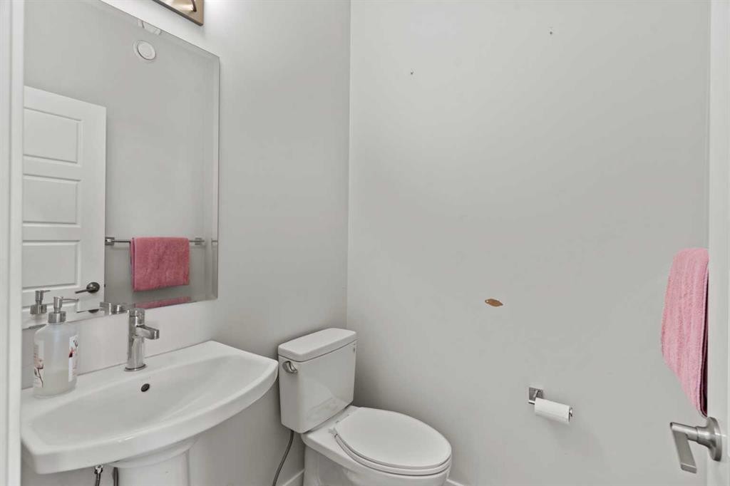 461 Corner Meadows Way Ne, Calgary, AB - Indoor Photo Showing Bathroom