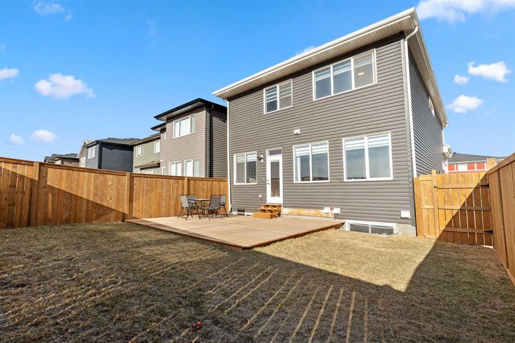 461 Corner Meadows Way Ne, Calgary, AB - Outdoor