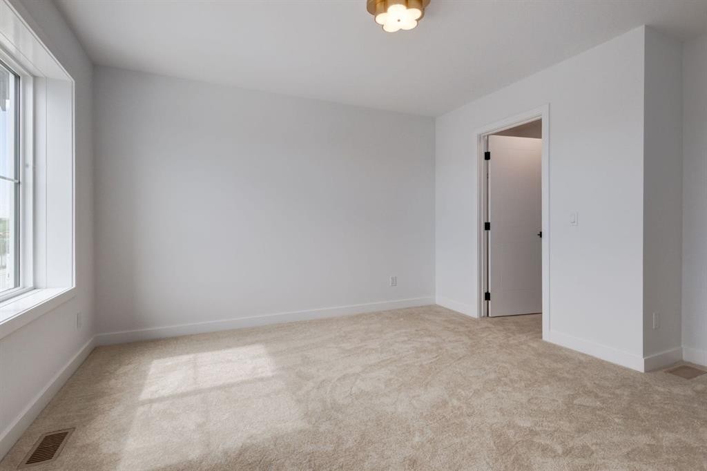 291 Sora Boulevard Se, Calgary, AB - Indoor Photo Showing Other Room