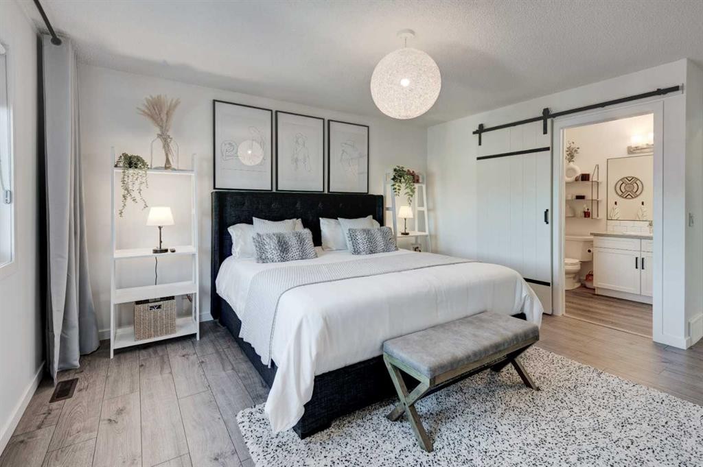 236 Auburn Glen Close Se, Calgary, AB - Indoor Photo Showing Bedroom