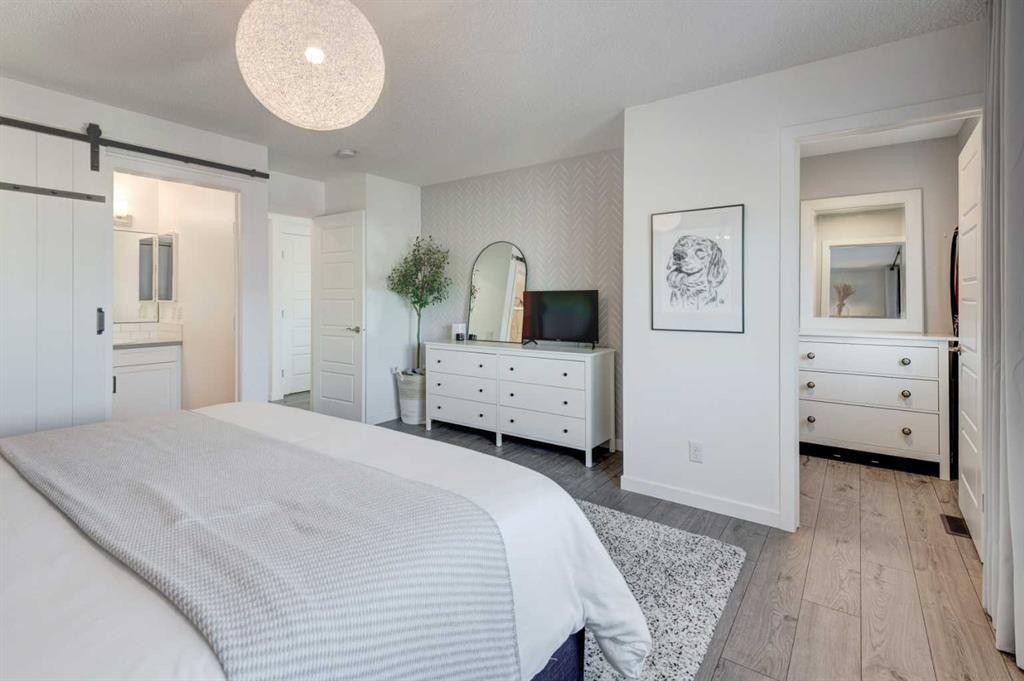 236 Auburn Glen Close Se, Calgary, AB - Indoor Photo Showing Bedroom