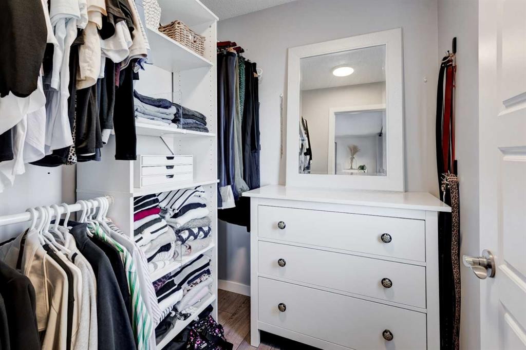 236 Auburn Glen Close Se, Calgary, AB - Indoor With Storage