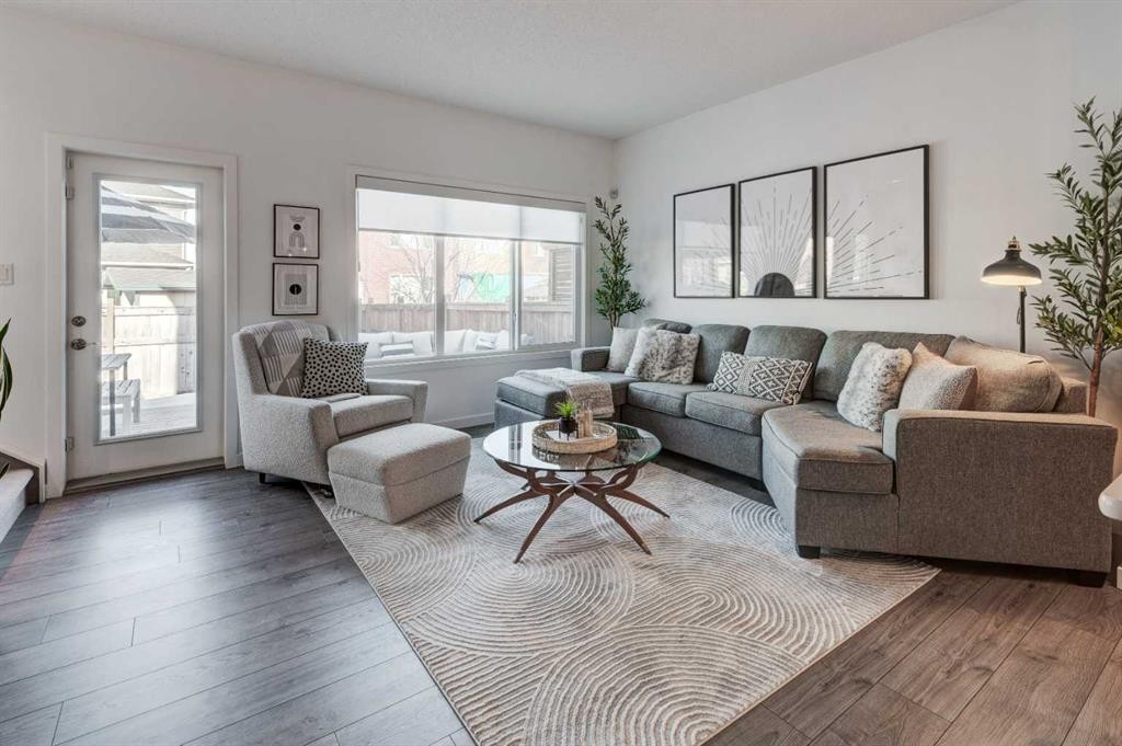 236 Auburn Glen Close Se, Calgary, AB - Indoor Photo Showing Living Room
