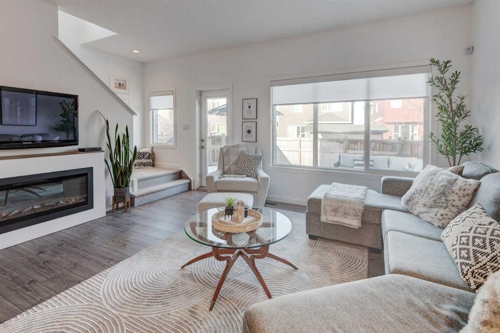 236 Auburn Glen Close Se, Calgary, AB - Indoor Photo Showing Living Room With Fireplace