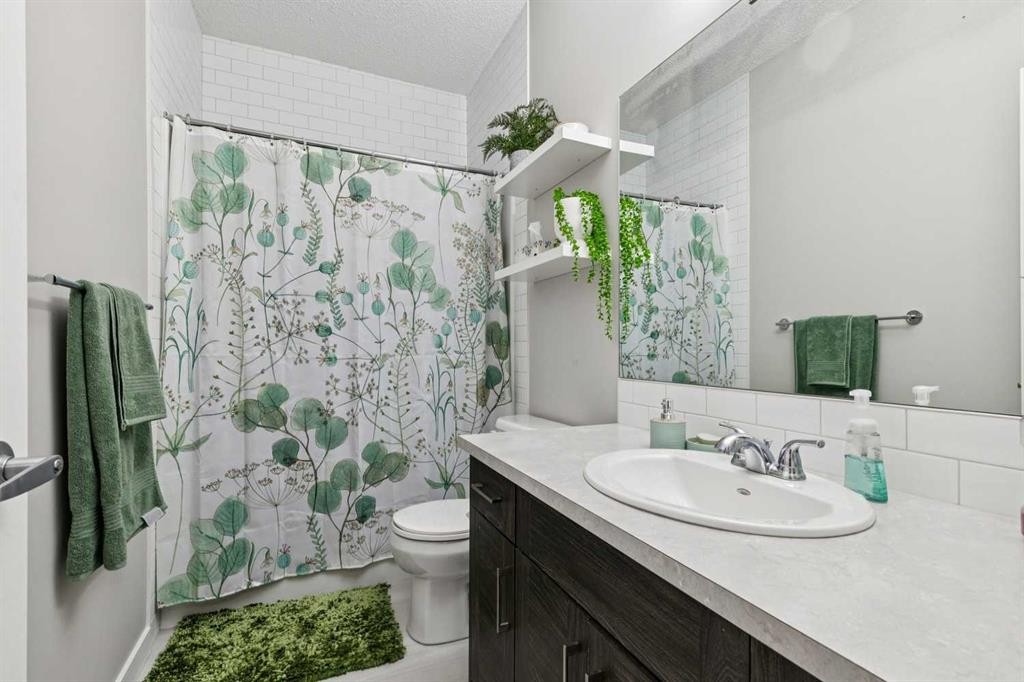 1009-250 Fireside View, Cochrane, AB - Indoor Photo Showing Bathroom