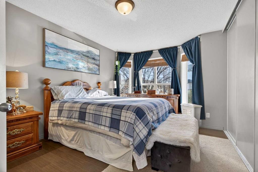 331 Prestwick Heights Se, Calgary, AB - Indoor Photo Showing Bedroom
