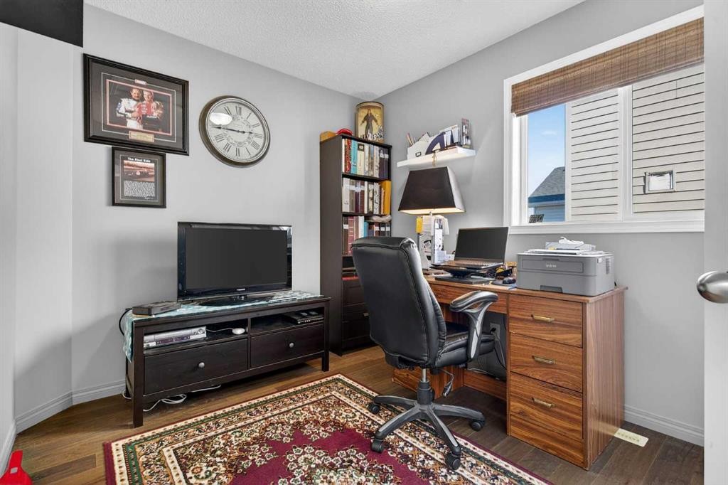 331 Prestwick Heights Se, Calgary, AB - Indoor Photo Showing Office