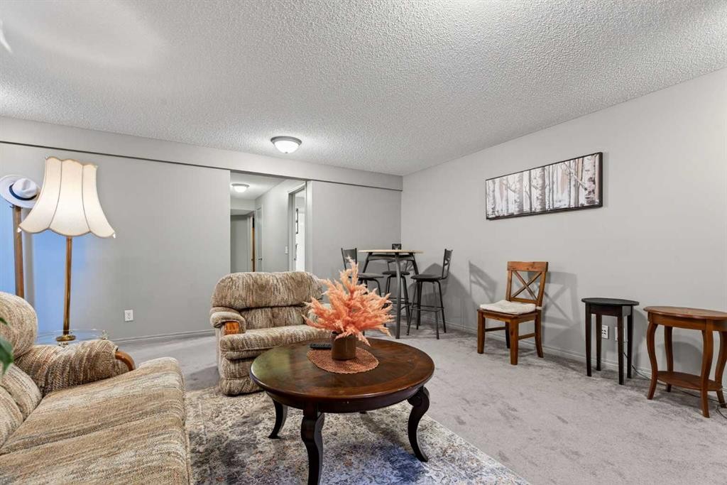 331 Prestwick Heights Se, Calgary, AB - Indoor Photo Showing Living Room