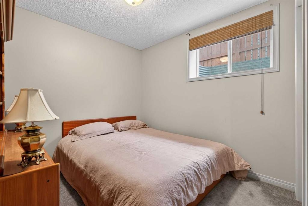 331 Prestwick Heights Se, Calgary, AB - Indoor Photo Showing Bedroom