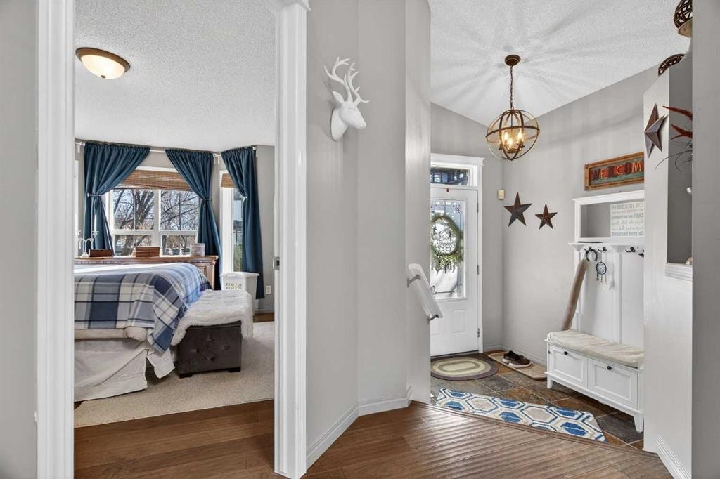 331 Prestwick Heights Se, Calgary, AB - Indoor Photo Showing Other Room