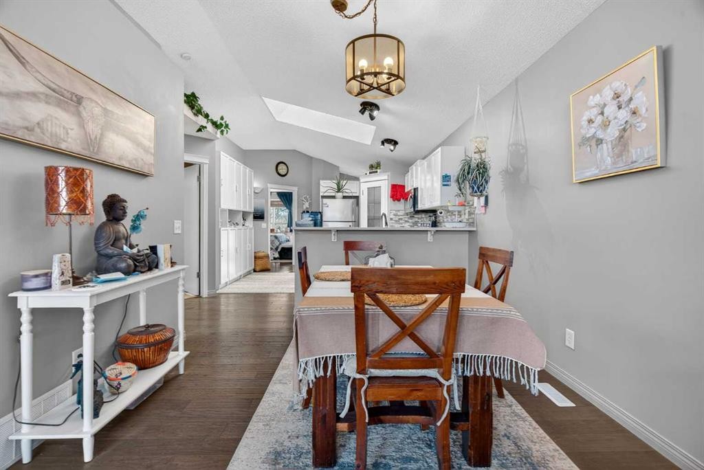 331 Prestwick Heights Se, Calgary, AB - Indoor Photo Showing Dining Room