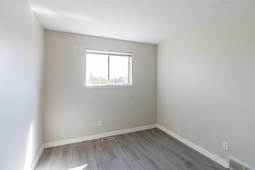 165 Sandpiper Lane Nw, Calgary, AB - Indoor Photo Showing Other Room