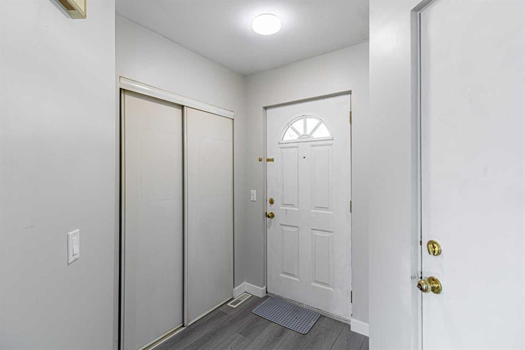 165 Sandpiper Lane Nw, Calgary, AB - Indoor Photo Showing Other Room