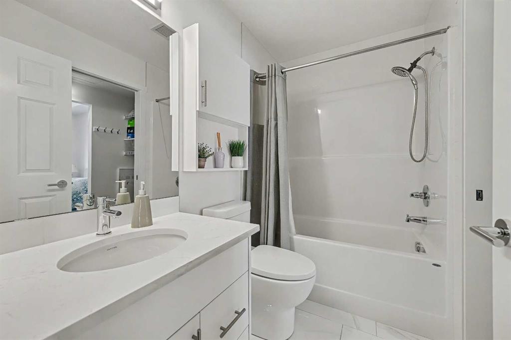 5105-151 Legacy Main Street Se, Calgary, AB - Indoor Photo Showing Bathroom