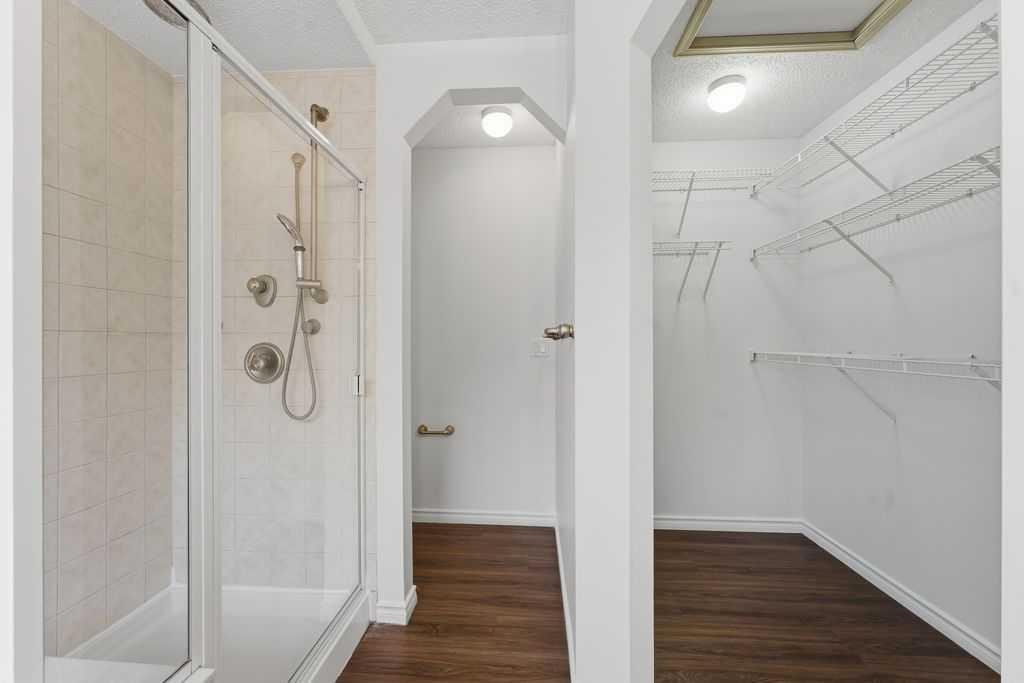 106 New Brighton Circle Se, Calgary, AB - Indoor Photo Showing Bathroom