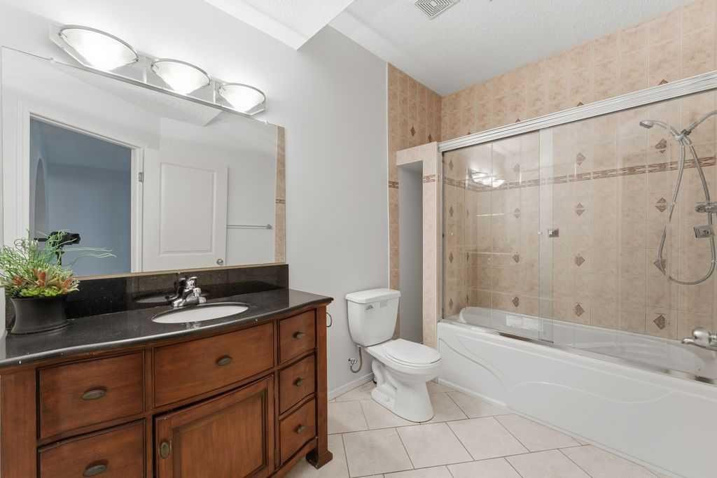 106 New Brighton Circle Se, Calgary, AB - Indoor Photo Showing Bathroom