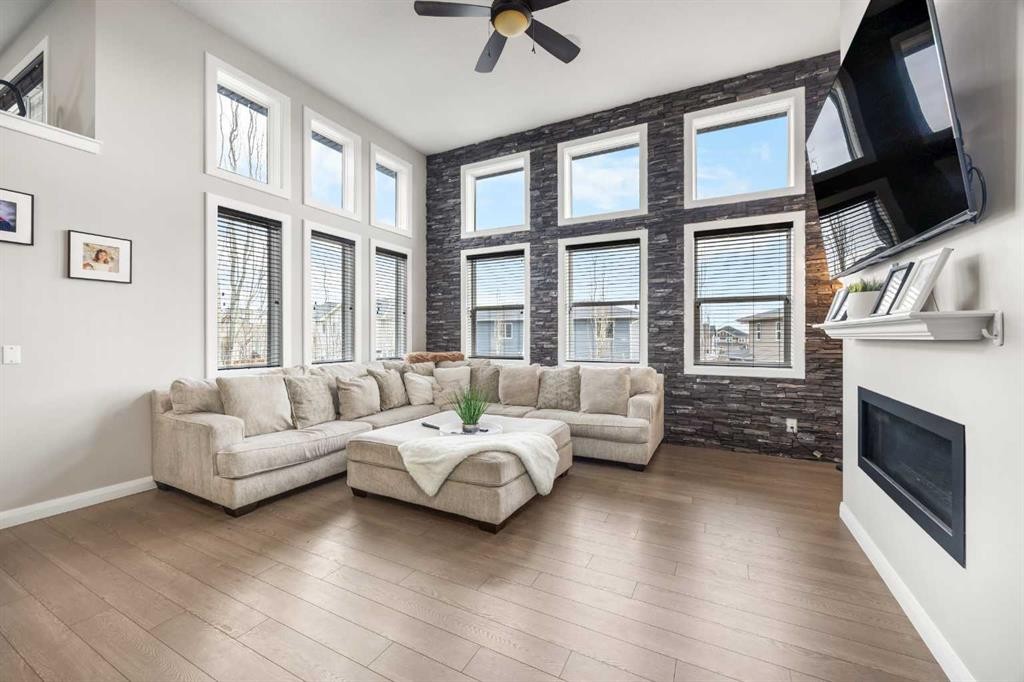 40 Evansfield Place Nw, Calgary, AB - Indoor Photo Showing Living Room With Fireplace