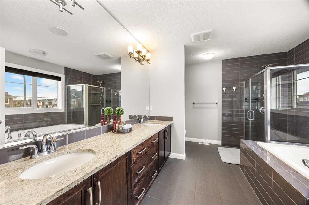 40 Evansfield Place Nw, Calgary, AB - Indoor Photo Showing Bathroom