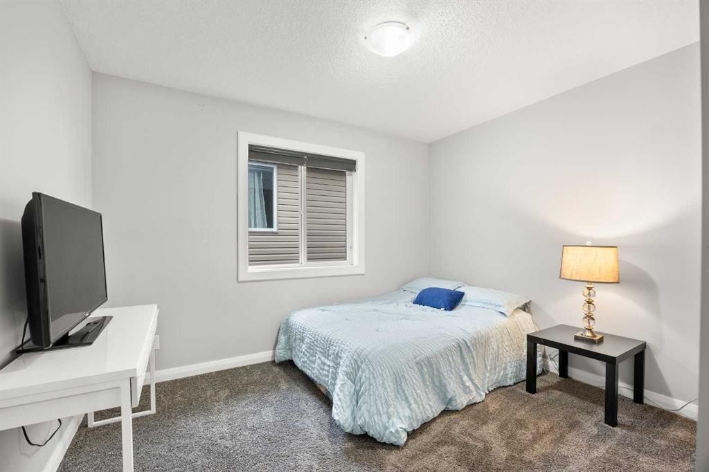 40 Evansfield Place Nw, Calgary, AB - Indoor Photo Showing Bedroom