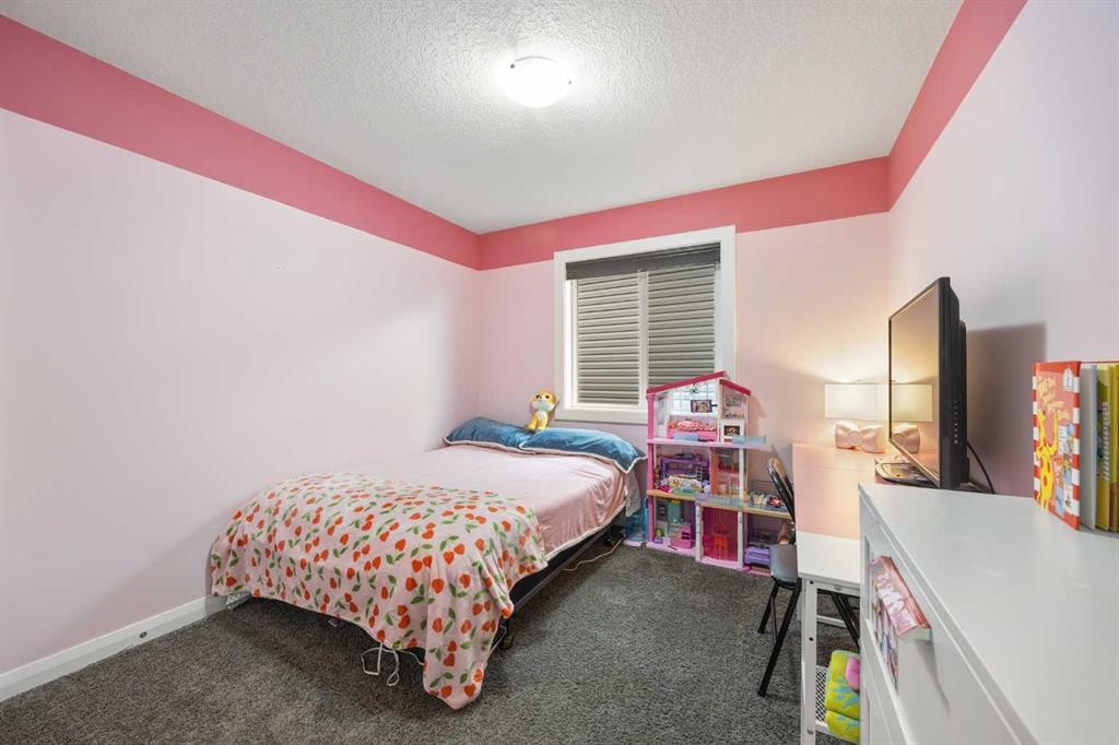 40 Evansfield Place Nw, Calgary, AB - Indoor Photo Showing Bedroom
