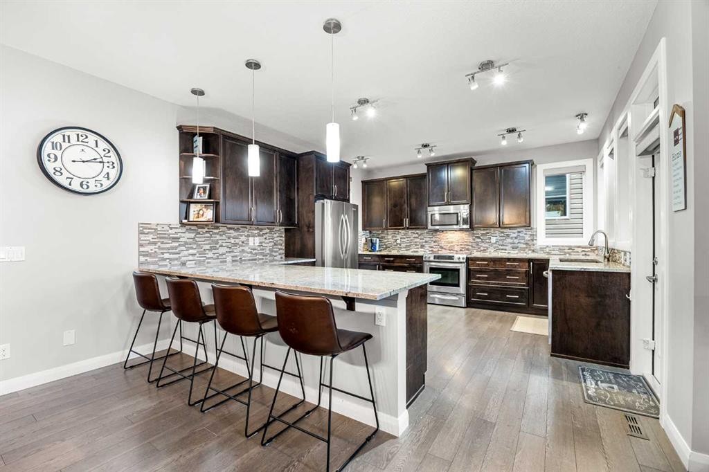 40 Evansfield Place Nw, Calgary, AB - Indoor Photo Showing Kitchen With Upgraded Kitchen