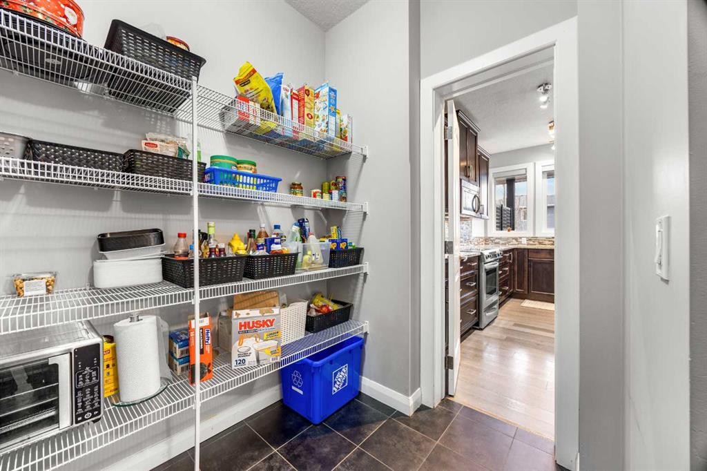 40 Evansfield Place Nw, Calgary, AB - Indoor Photo Showing Other Room