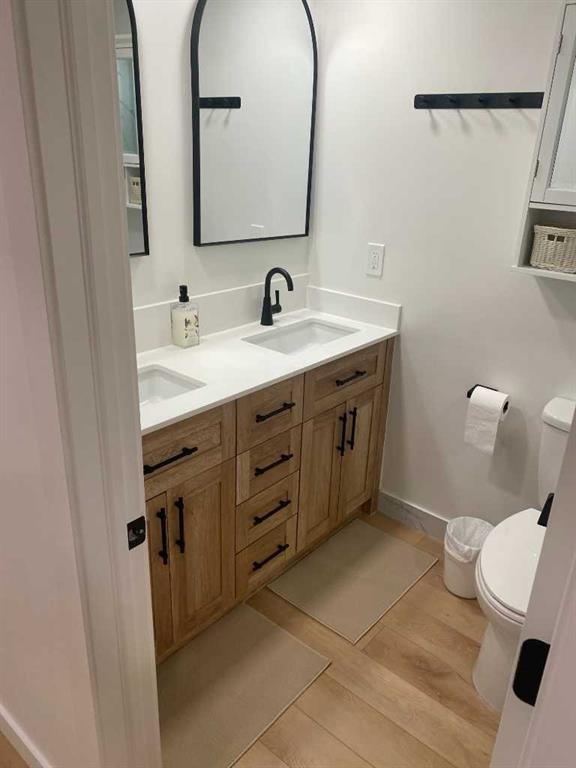 2820 16 Avenue Se, Calgary, AB - Indoor Photo Showing Bathroom