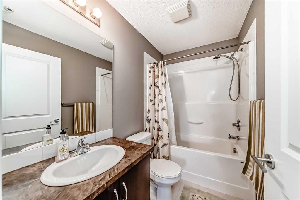 107-100 Cranfield Common Se, Calgary, AB - Indoor Photo Showing Bathroom