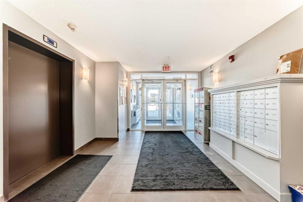 107-100 Cranfield Common Se, Calgary, AB - Indoor Photo Showing Other Room