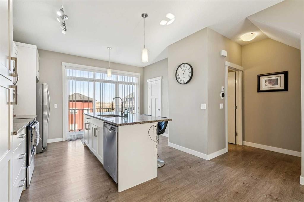 605 Evanston Manor Nw, Calgary, AB - Indoor Photo Showing Kitchen With Upgraded Kitchen