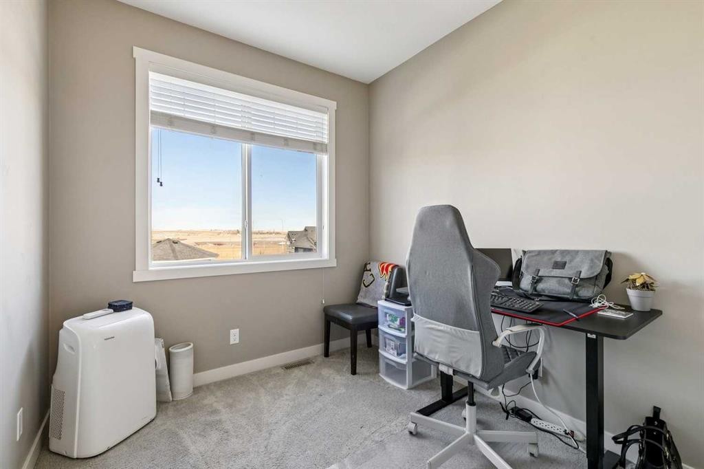 605 Evanston Manor Nw, Calgary, AB - Indoor Photo Showing Office