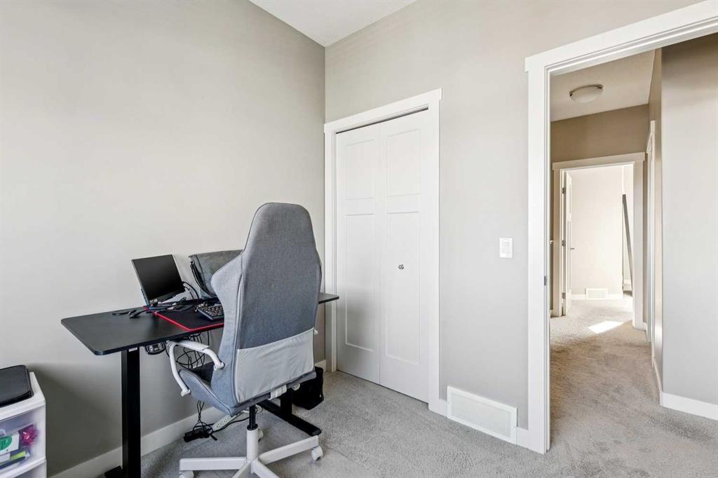 605 Evanston Manor Nw, Calgary, AB - Indoor Photo Showing Office