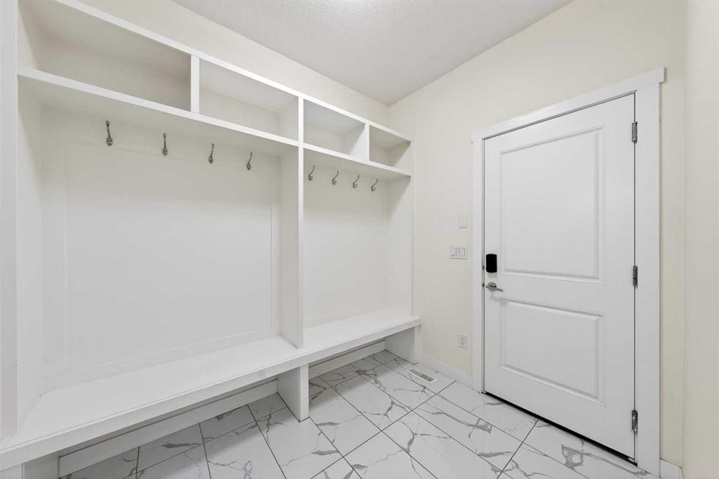 353 Nolanhurst Crescent Nw, Calgary, AB - Indoor