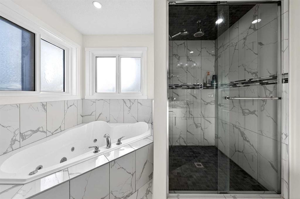 353 Nolanhurst Crescent Nw, Calgary, AB - Indoor Photo Showing Bathroom