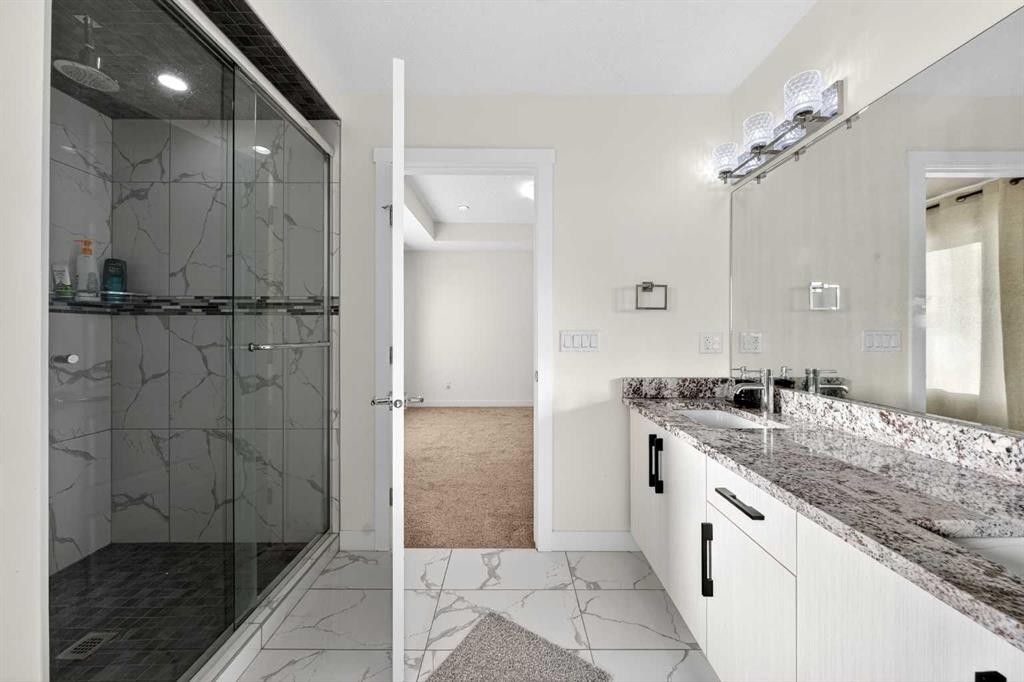 353 Nolanhurst Crescent Nw, Calgary, AB - Indoor Photo Showing Bathroom