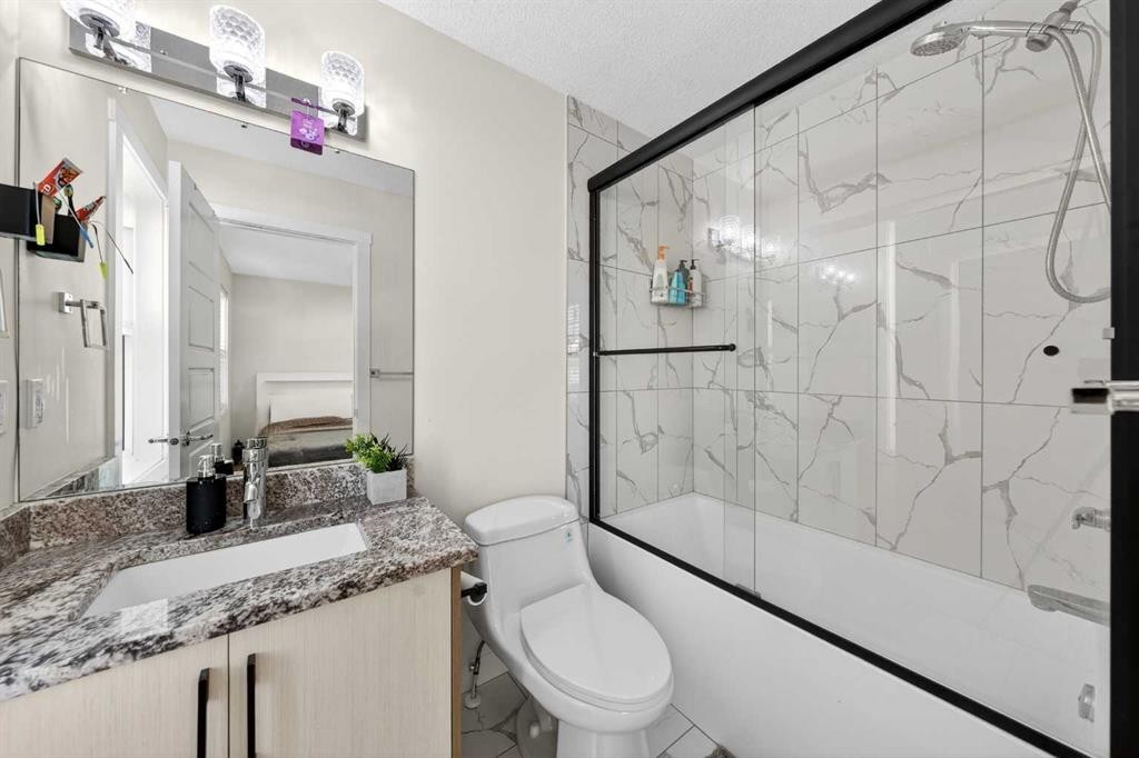 353 Nolanhurst Crescent Nw, Calgary, AB - Indoor Photo Showing Bathroom