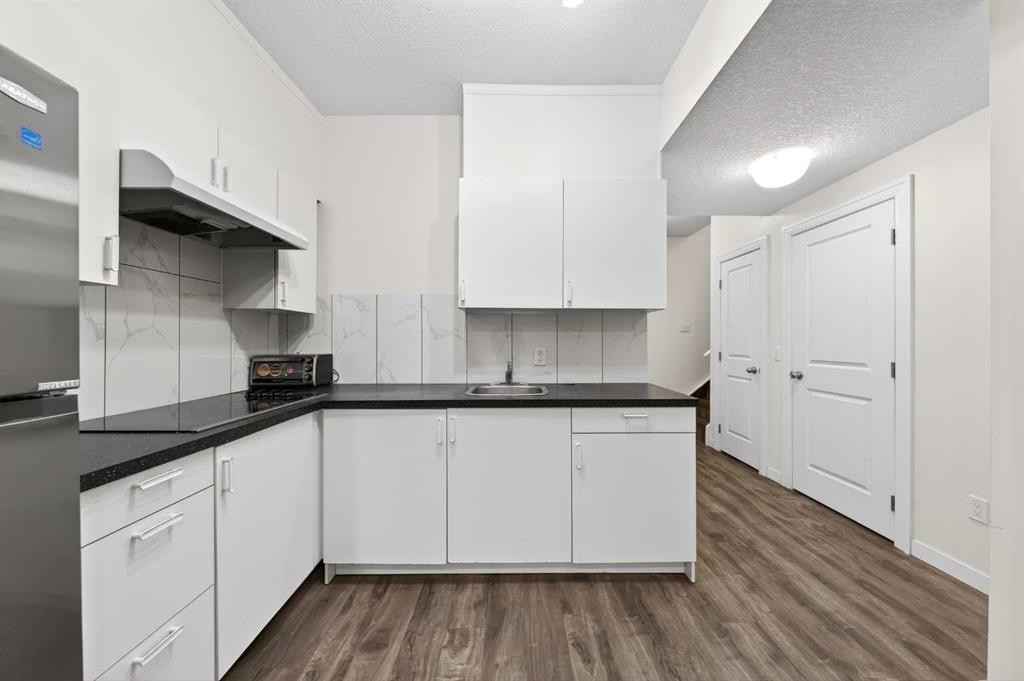 353 Nolanhurst Crescent Nw, Calgary, AB - Indoor Photo Showing Kitchen