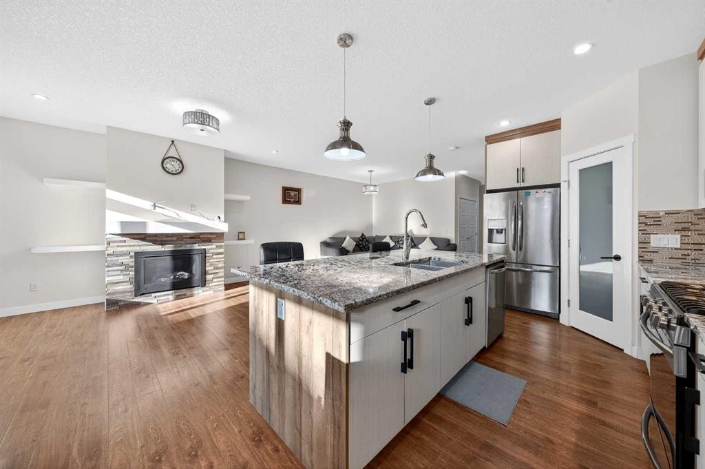 353 Nolanhurst Crescent Nw, Calgary, AB - Indoor Photo Showing Kitchen With Stainless Steel Kitchen With Double Sink With Upgraded Kitchen