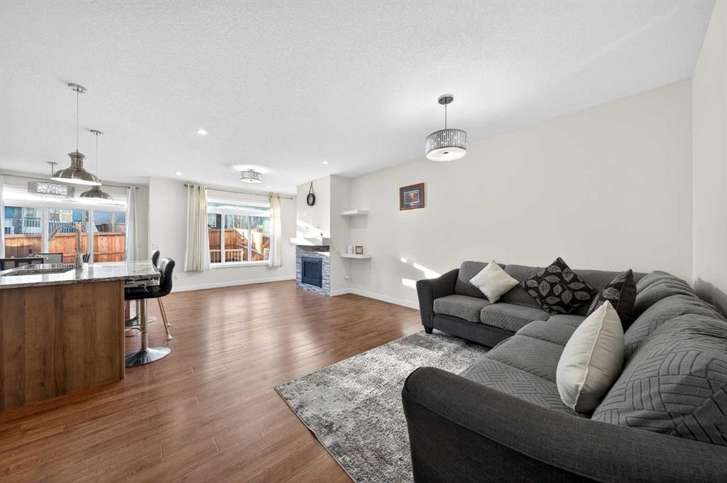 353 Nolanhurst Crescent Nw, Calgary, AB - Indoor Photo Showing Living Room