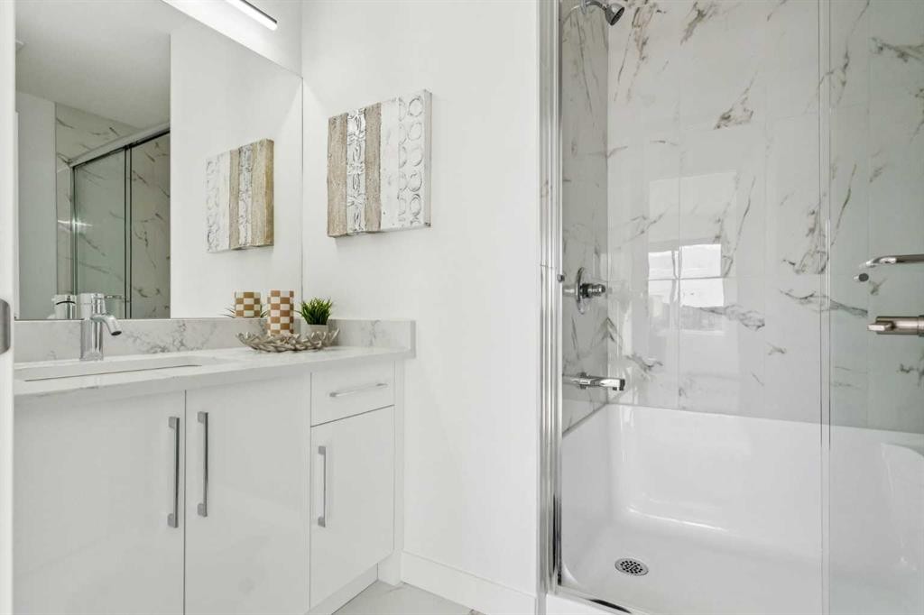 201-95 Saddlecrest Circle Ne, Calgary, AB - Indoor Photo Showing Bathroom