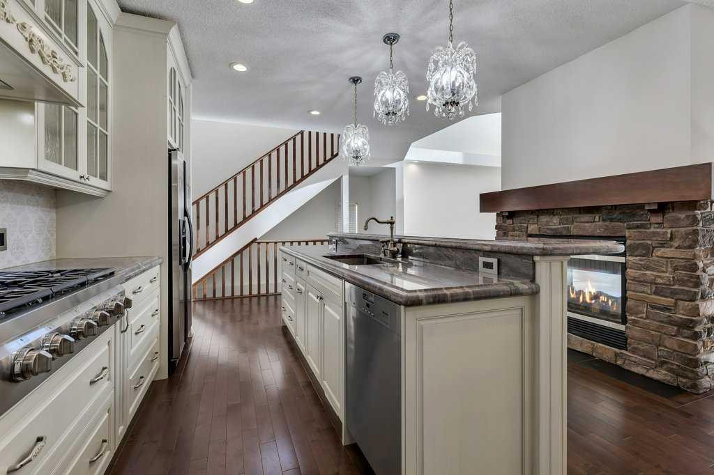 218 Valley Woods Place Nw, Calgary, AB - Indoor Photo Showing Kitchen With Upgraded Kitchen