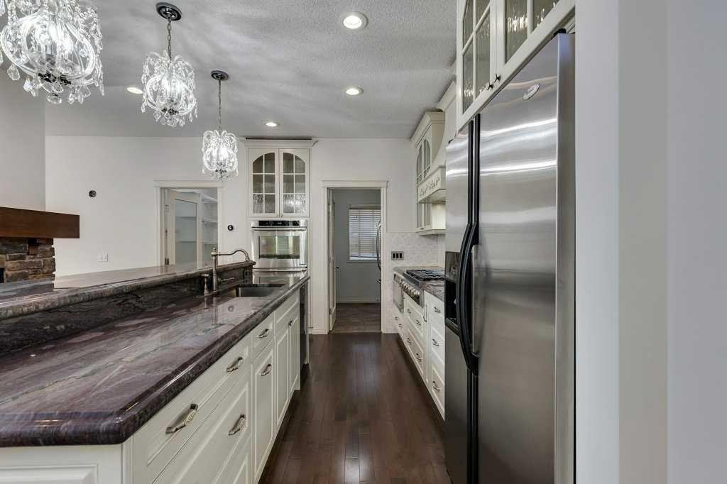 218 Valley Woods Place Nw, Calgary, AB - Indoor Photo Showing Kitchen With Upgraded Kitchen