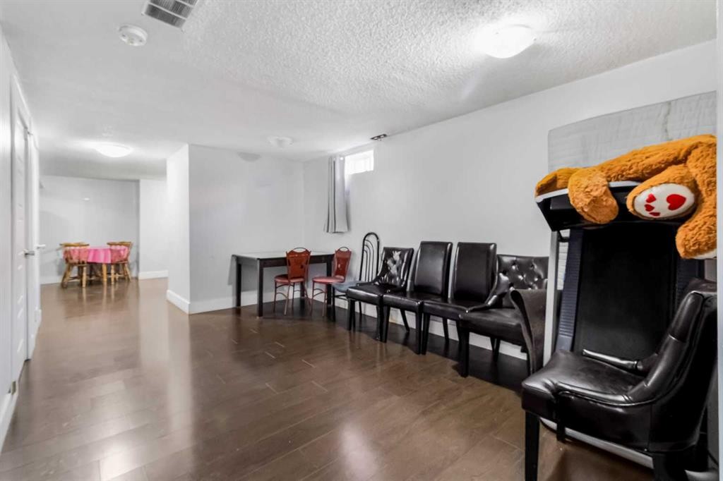 183 Penbrooke Close Se, Calgary, AB - Indoor Photo Showing Other Room