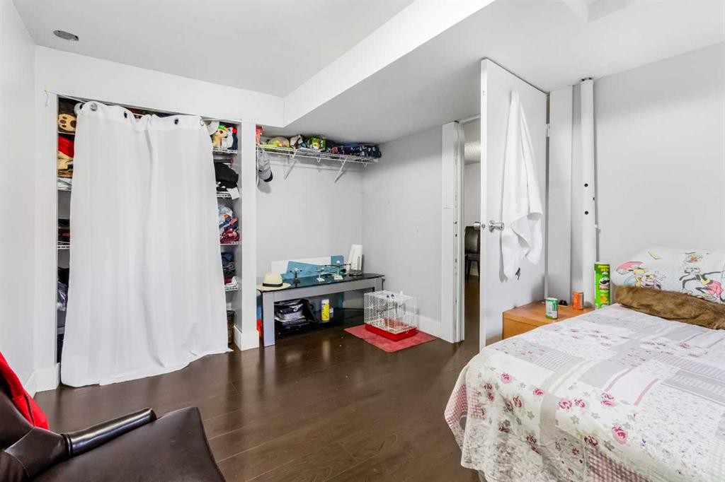 183 Penbrooke Close Se, Calgary, AB - Indoor Photo Showing Bedroom