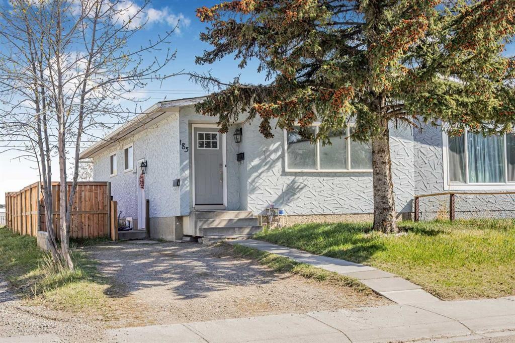 183 Penbrooke Close Se, Calgary, AB - Outdoor