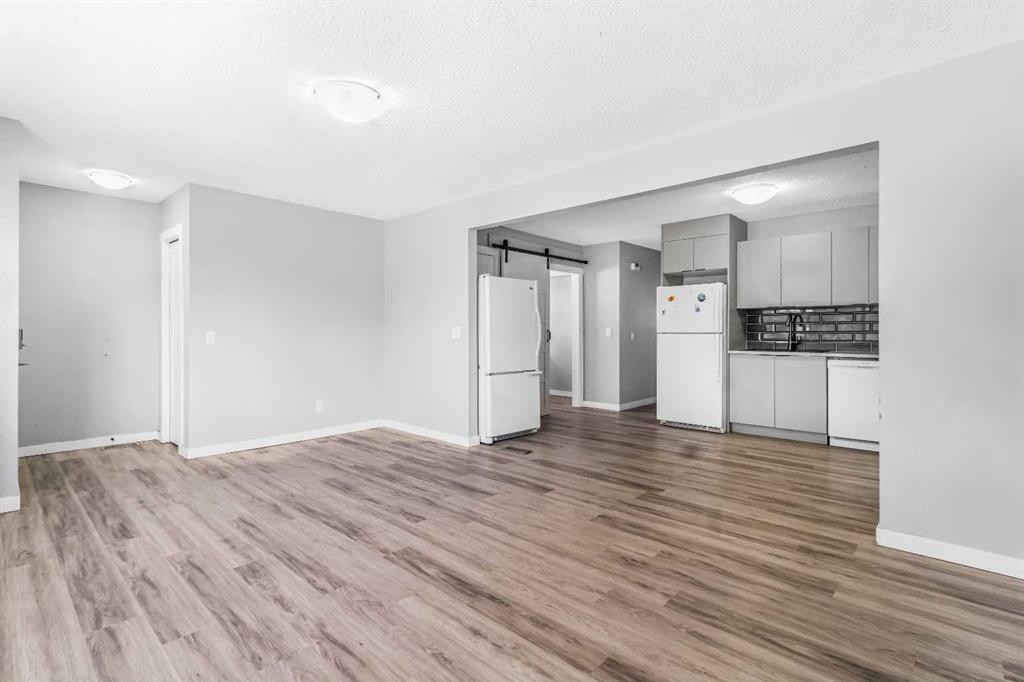 183 Penbrooke Close Se, Calgary, AB - Indoor